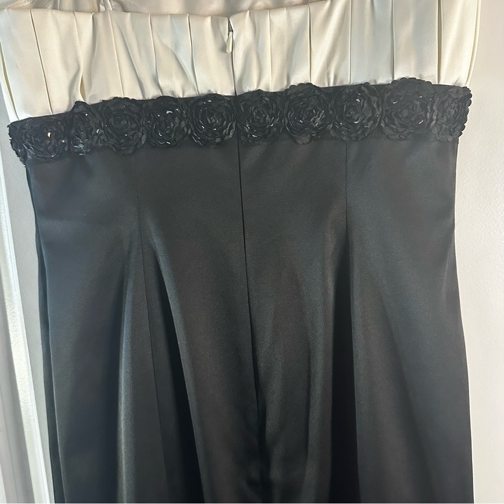 JS Collections Black & White Pleated Bodice Formal Gown Women’s Size 4 - Picture 13 of 16